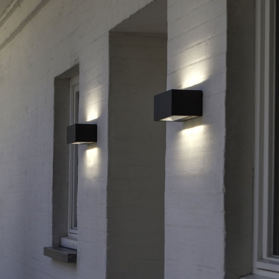 WALL-LIGHT